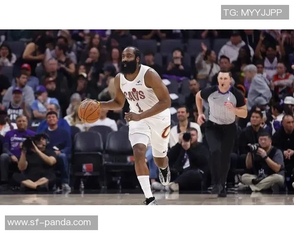 哈登状态回暖半场表现亮眼连得8分助球队提升士气